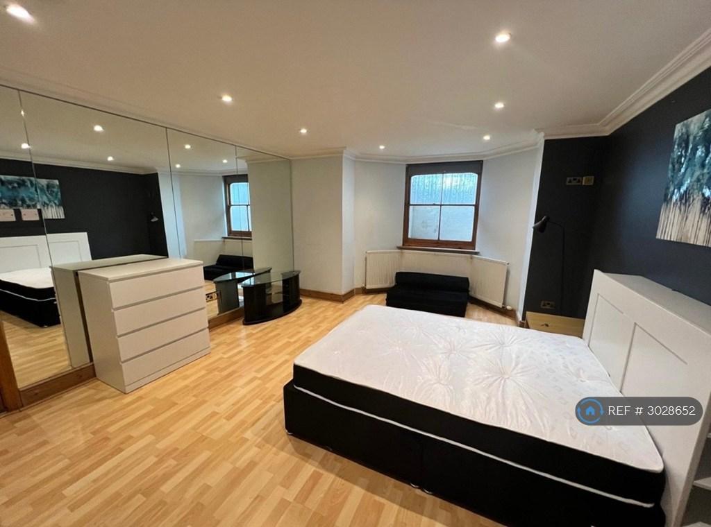 House in London - View 2