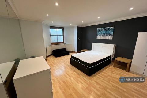 1 bedroom in a house share to rent, Nottingham Road, London, CR2