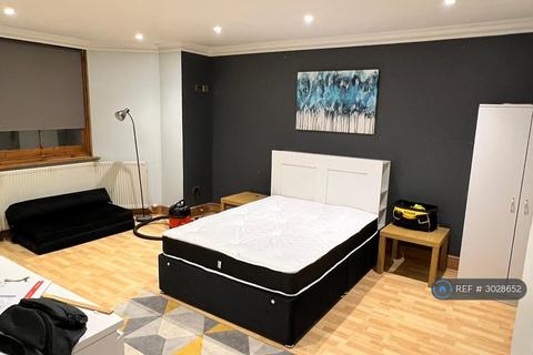 1 bedroom in a house share to rent, Nottingham Road, London, CR2