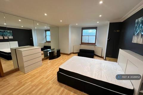1 bedroom in a house share to rent, Nottingham Road, London, CR2