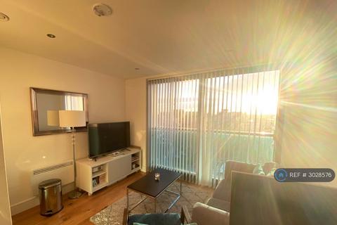 Studio to rent, Station Road, Hayes, UB3