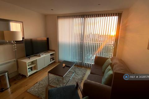 Studio to rent, Station Road, Hayes, UB3