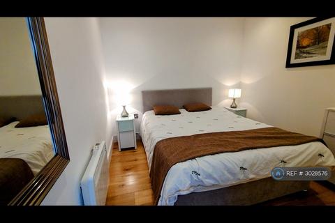 Studio to rent, Station Road, Hayes, UB3