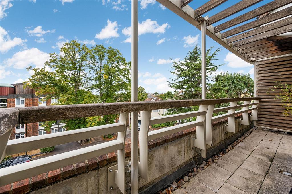 Apartment in Wimbledon - More