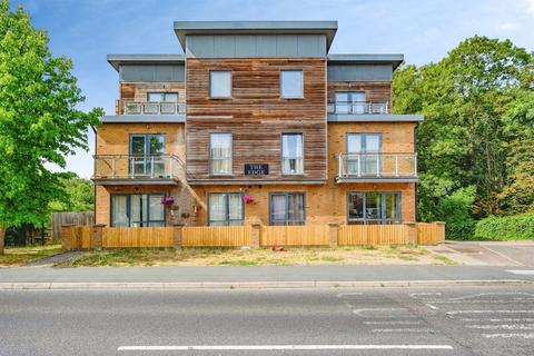 2 bedroom ground floor flat for sale, Lawn Lane, Hemel Hempstead