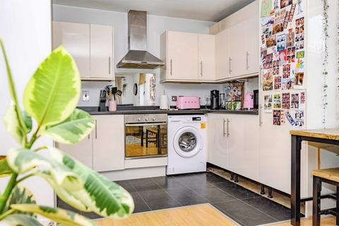 2 bedroom ground floor flat for sale, Lawn Lane, Hemel Hempstead