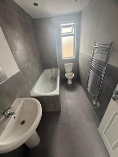 2 bedroom flat to rent, Cranbrook Road, Ilford IG2