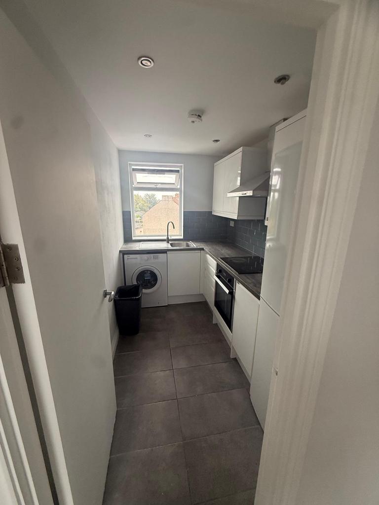 Apartment in Ilford - View 3