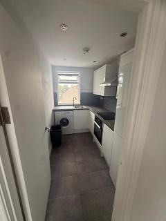 2 bedroom flat to rent, Cranbrook Road, Ilford IG2