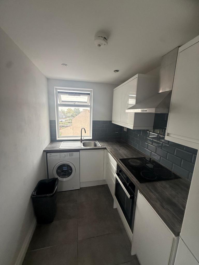 Apartment in Ilford - View 4