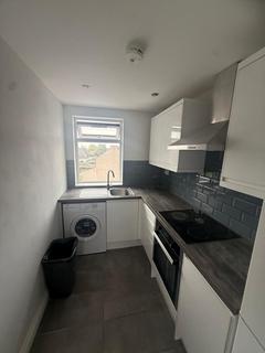 2 bedroom flat to rent, Cranbrook Road, Ilford IG2