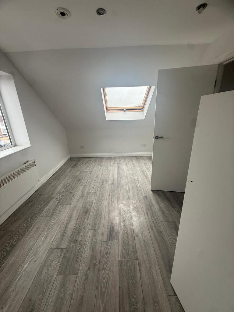 Apartment in Ilford - View 5