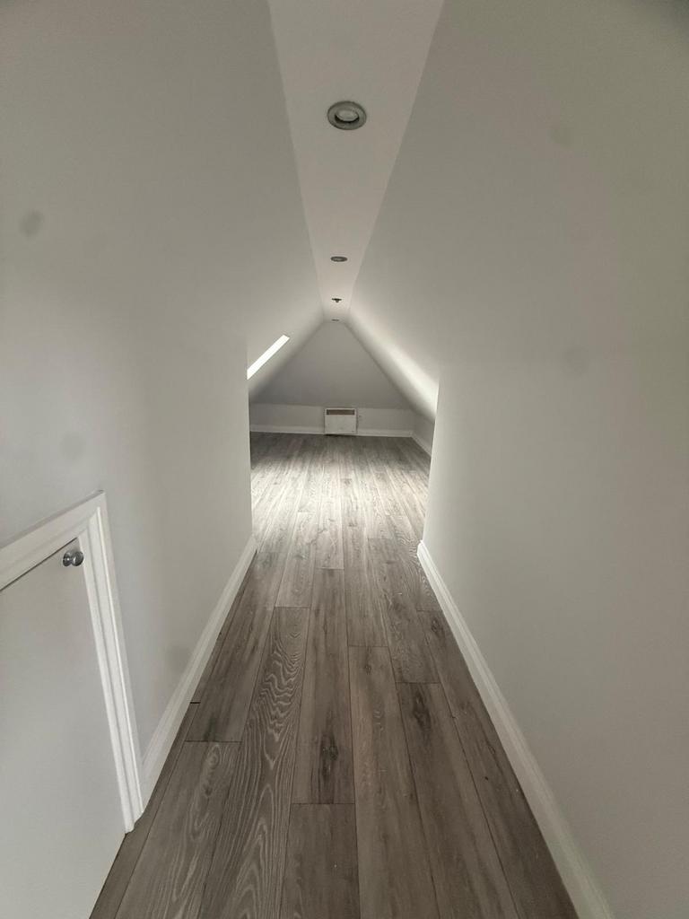 Apartment in Ilford - More