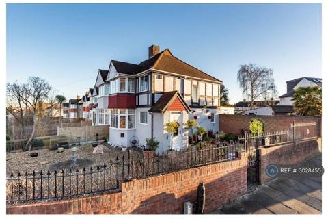 3 bedroom semi-detached house to rent, East Rochester Way, Sidcup, DA15