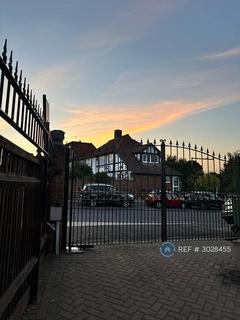 3 bedroom semi-detached house to rent, East Rochester Way, Sidcup, DA15