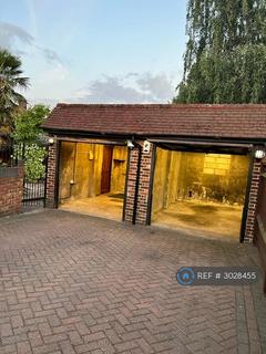 3 bedroom semi-detached house to rent, East Rochester Way, Sidcup, DA15