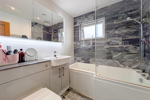 3 bedroom house to rent, Quaggy Walk, London, SE3