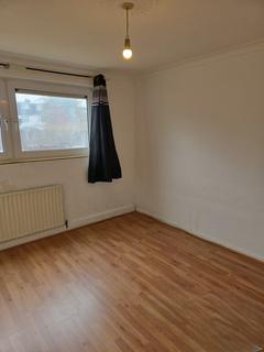 3 bedroom flat to rent, Ilford, ESSEX, IG6