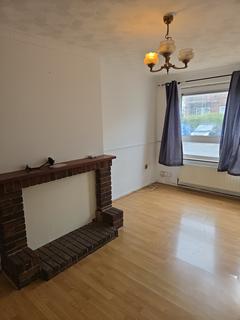 3 bedroom flat to rent, Ilford, ESSEX, IG6