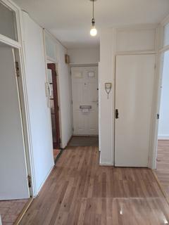 3 bedroom flat to rent, Ilford, ESSEX, IG6