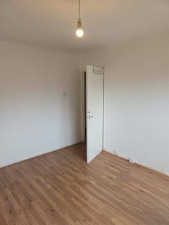 3 bedroom flat to rent, Ilford, ESSEX, IG6