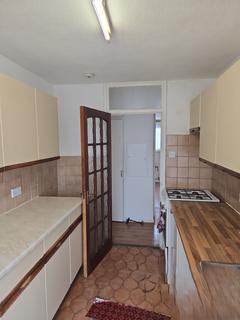 3 bedroom flat to rent, Ilford, ESSEX, IG6