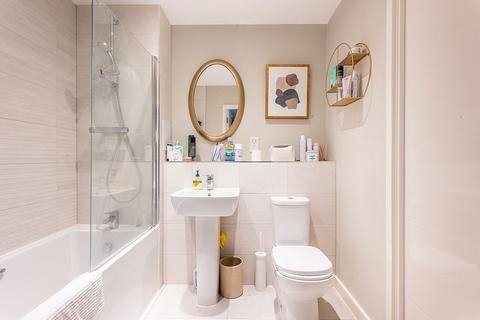 1 bedroom flat to rent, Lakeside Drive, Park Royal, London, NW10