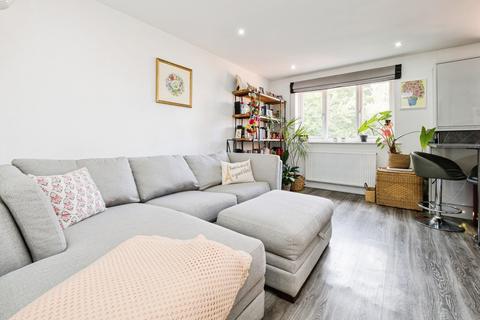 1 bedroom flat for sale, Latimer Drive, Hornchurch, RM12