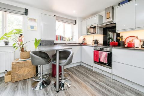 1 bedroom flat for sale, Latimer Drive, Hornchurch, RM12