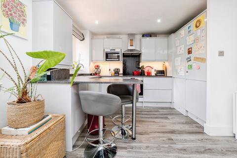 1 bedroom flat for sale, Latimer Drive, Hornchurch, RM12