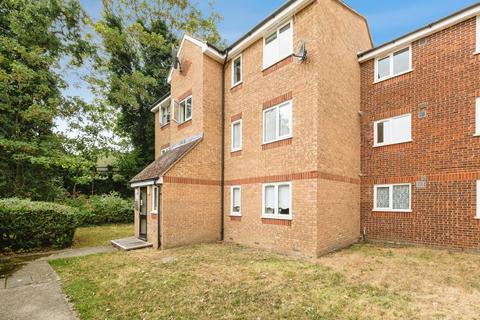 1 bedroom flat for sale, Latimer Drive, Hornchurch, RM12
