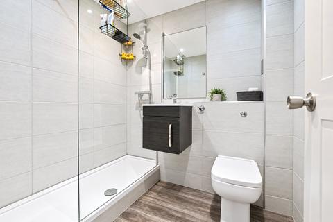 1 bedroom flat for sale, Latimer Drive, Hornchurch, RM12