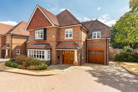 5 bedroom detached house for sale, Newitt Court, Welwyn
