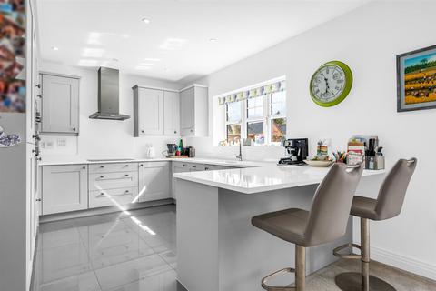 5 bedroom detached house for sale, Newitt Court, Welwyn