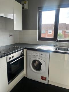 1 bedroom flat to rent, Sarre Avenue, Hornchurch RM12