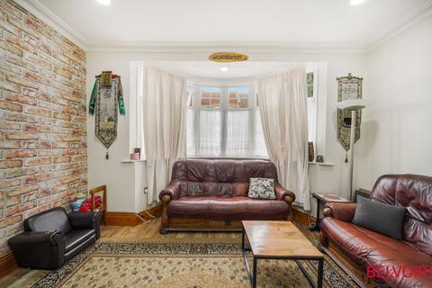 3 bedroom semi-detached house for sale, Third Avenue, London, E12