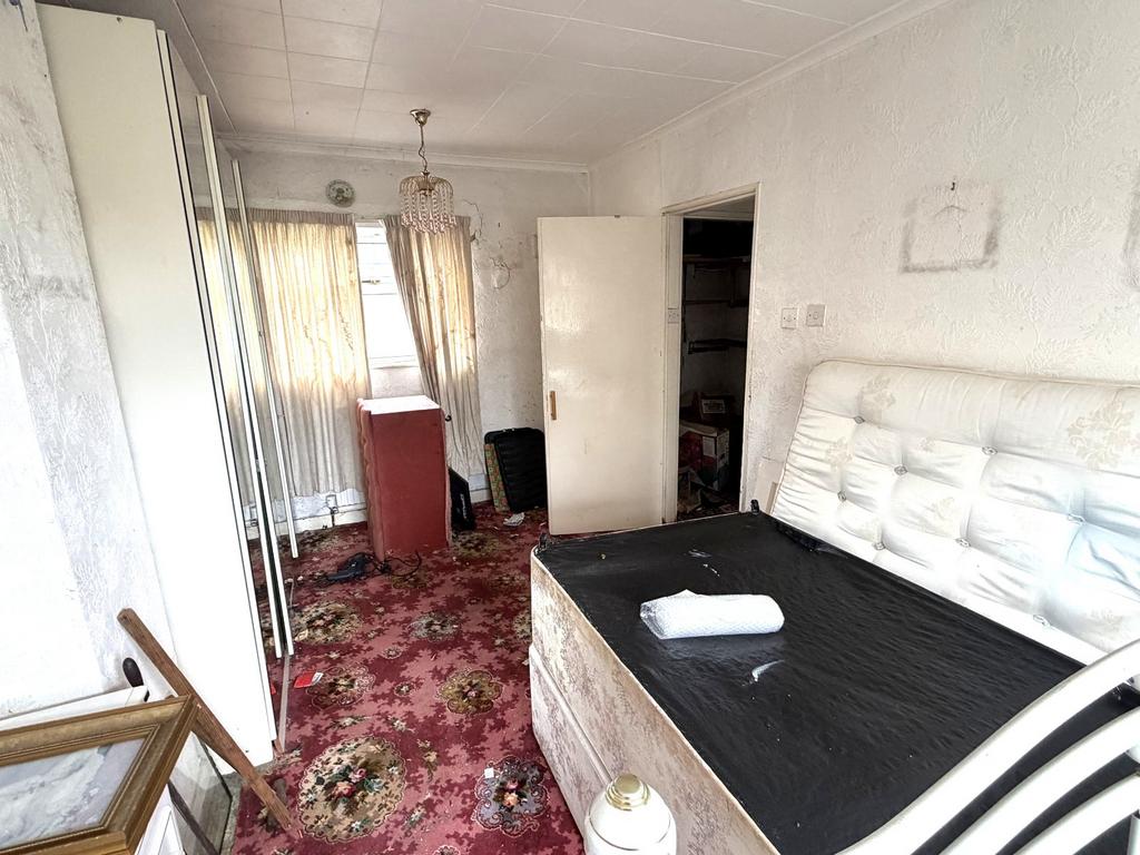 House in Bradford, Holmewood - More