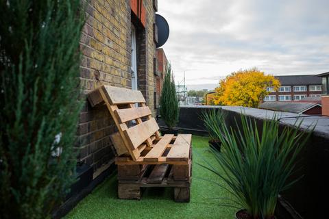 Studio for sale, Clarence Place, London, E5
