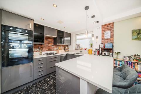 2 bedroom flat for sale, The Avenue, Surbiton KT5