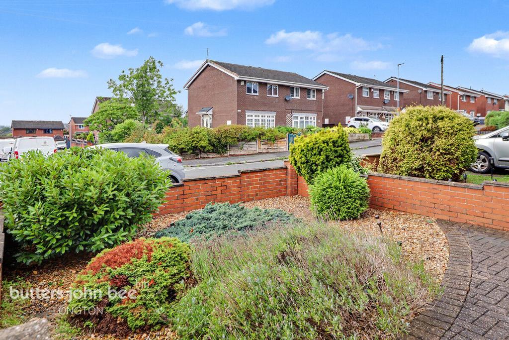 House in Stoke-on-Trent, Sandford Hill - View 2