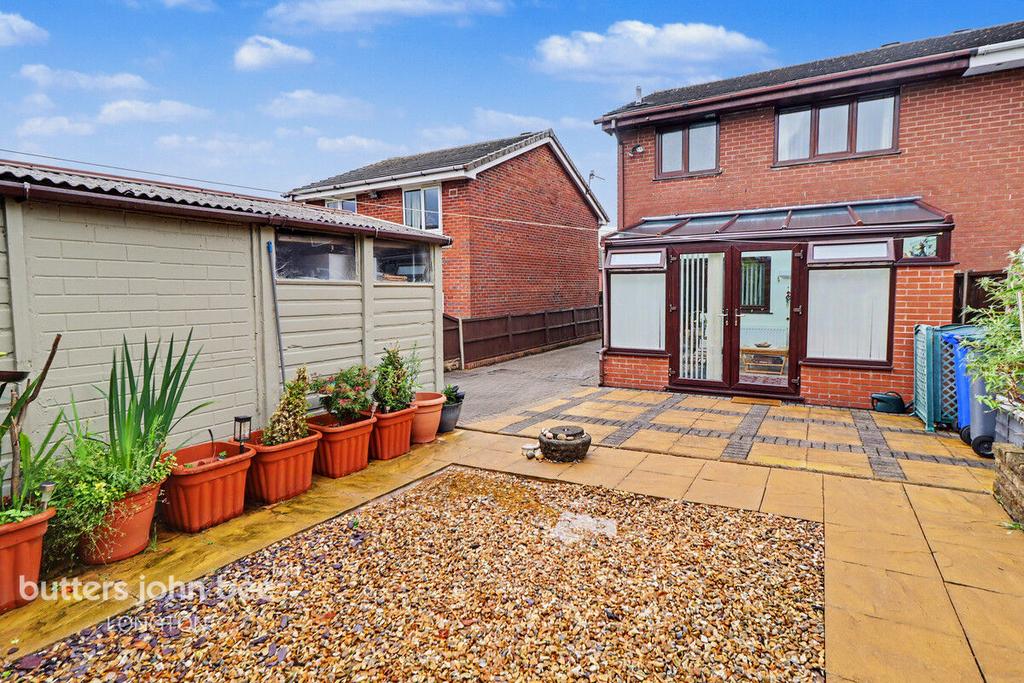 House in Stoke-on-Trent, Sandford Hill - More