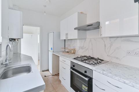3 bedroom house to rent, Tylecroft Road, Norbury, London, SW16