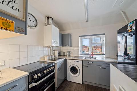 1 bedroom maisonette for sale, Maple Grove, Guildford