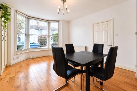 2 bedroom apartment to rent, Arngask Road, London, SE6