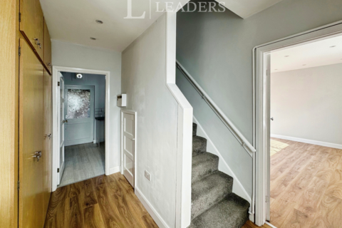 3 bedroom semi-detached house to rent, Davenport Road, LE5