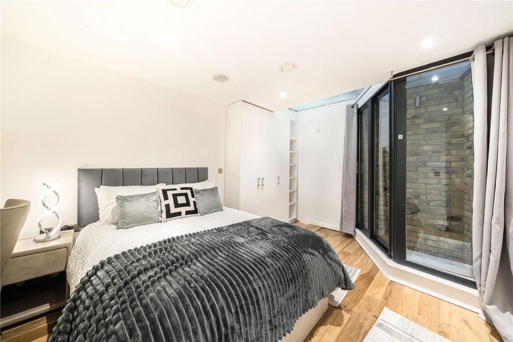 Apartment in London - More