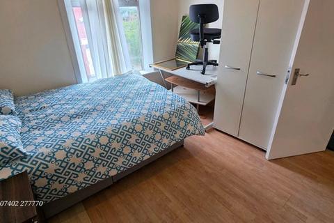 4 bedroom terraced house to rent, Olney Street(WITH BILLS OPTION), Manchester M13