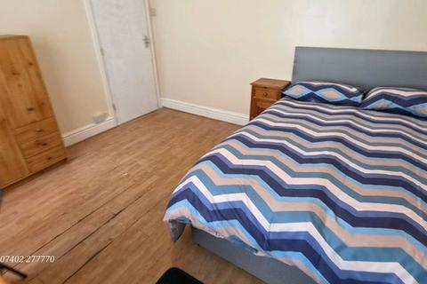 4 bedroom terraced house to rent, Olney Street(WITH BILLS OPTION), Manchester M13