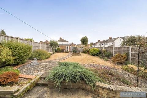 3 bedroom end of terrace house for sale, Stanley Avenue, Gidea Park