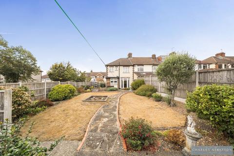 3 bedroom end of terrace house for sale, Stanley Avenue, Gidea Park